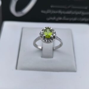 انگشتر نقره با نگین زبرجد N141444